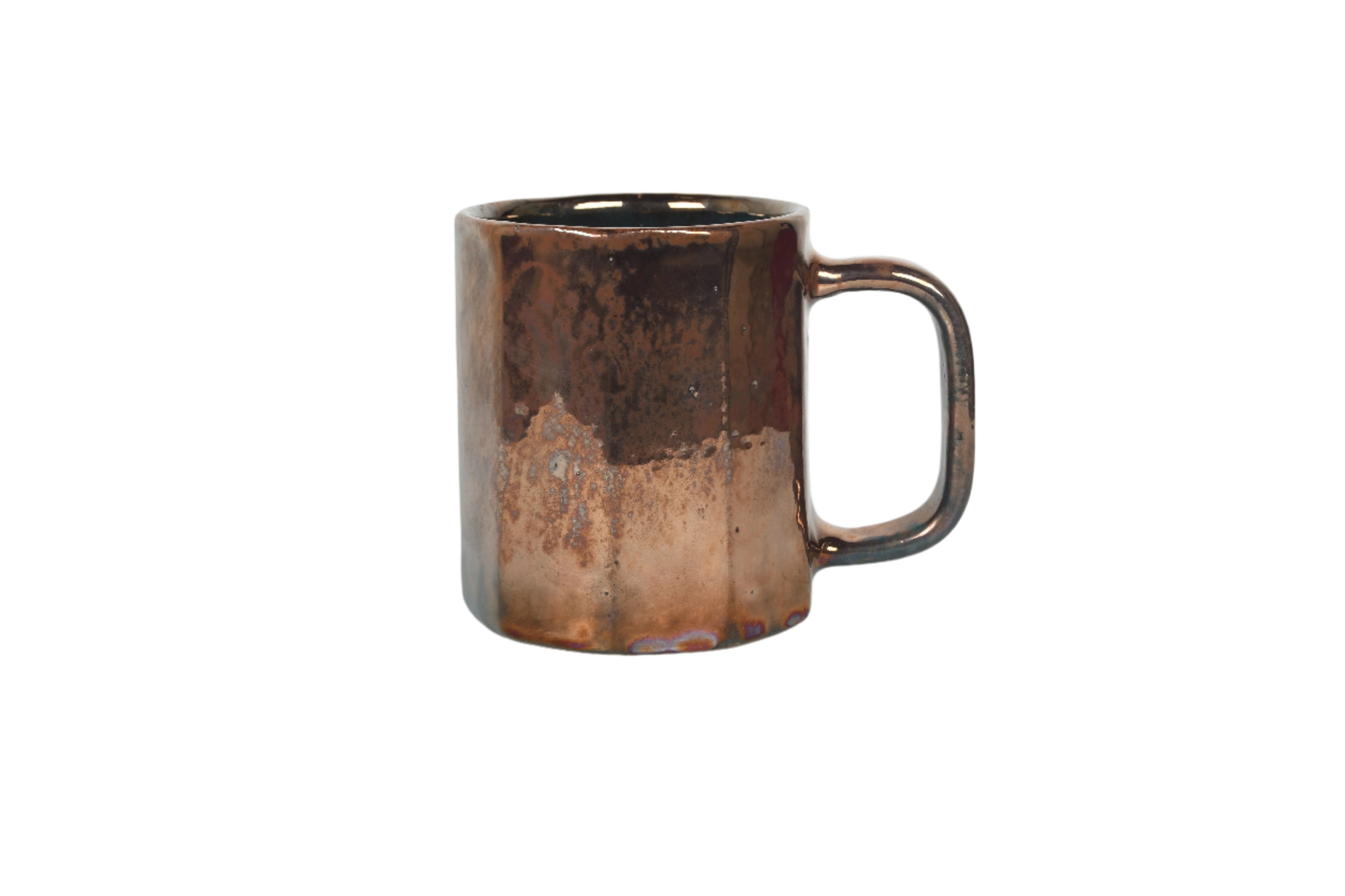 Magic Lake Mug | Green Fusion
A stoneware mug with a shiny, metallic finish, appearing brownish-gold in color, with a cool-edged design.