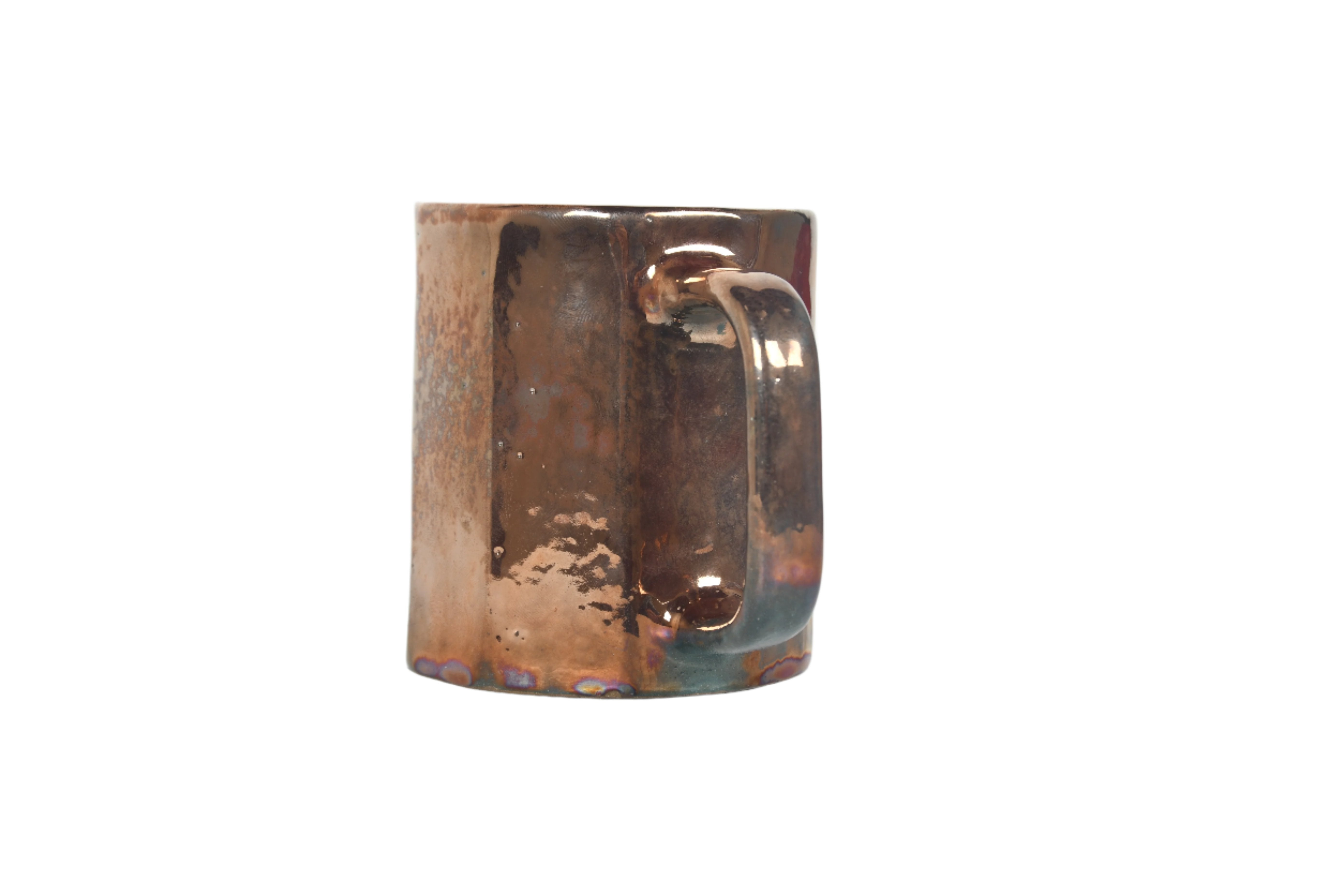 Magic Lake Mug | Green Fusion
A stoneware mug with a shiny, metallic finish, appearing brownish-gold in color, with a cool-edged design.