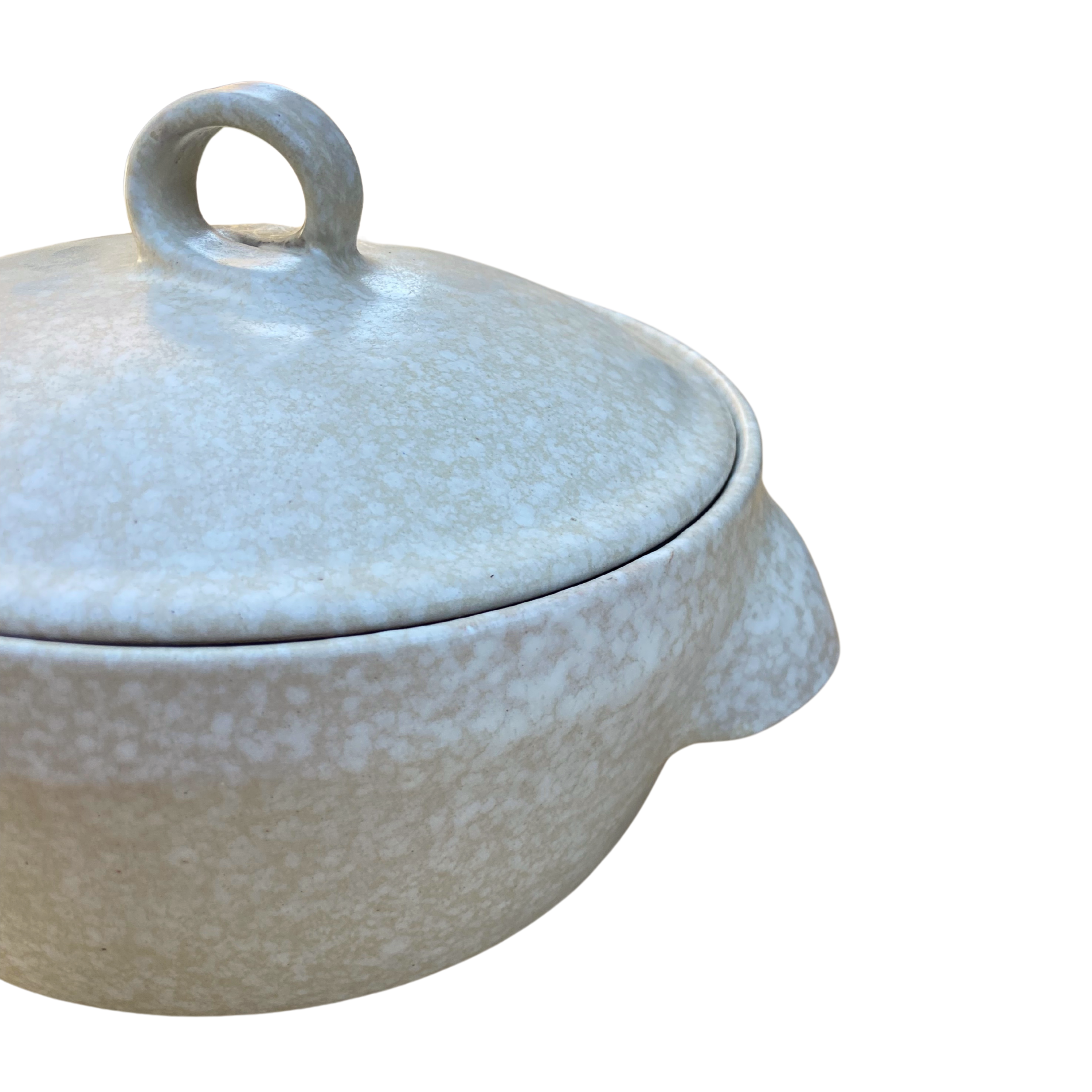 Handmade ceramic casserole dish in neutral tones from Etcha’s artisan tableware collection.