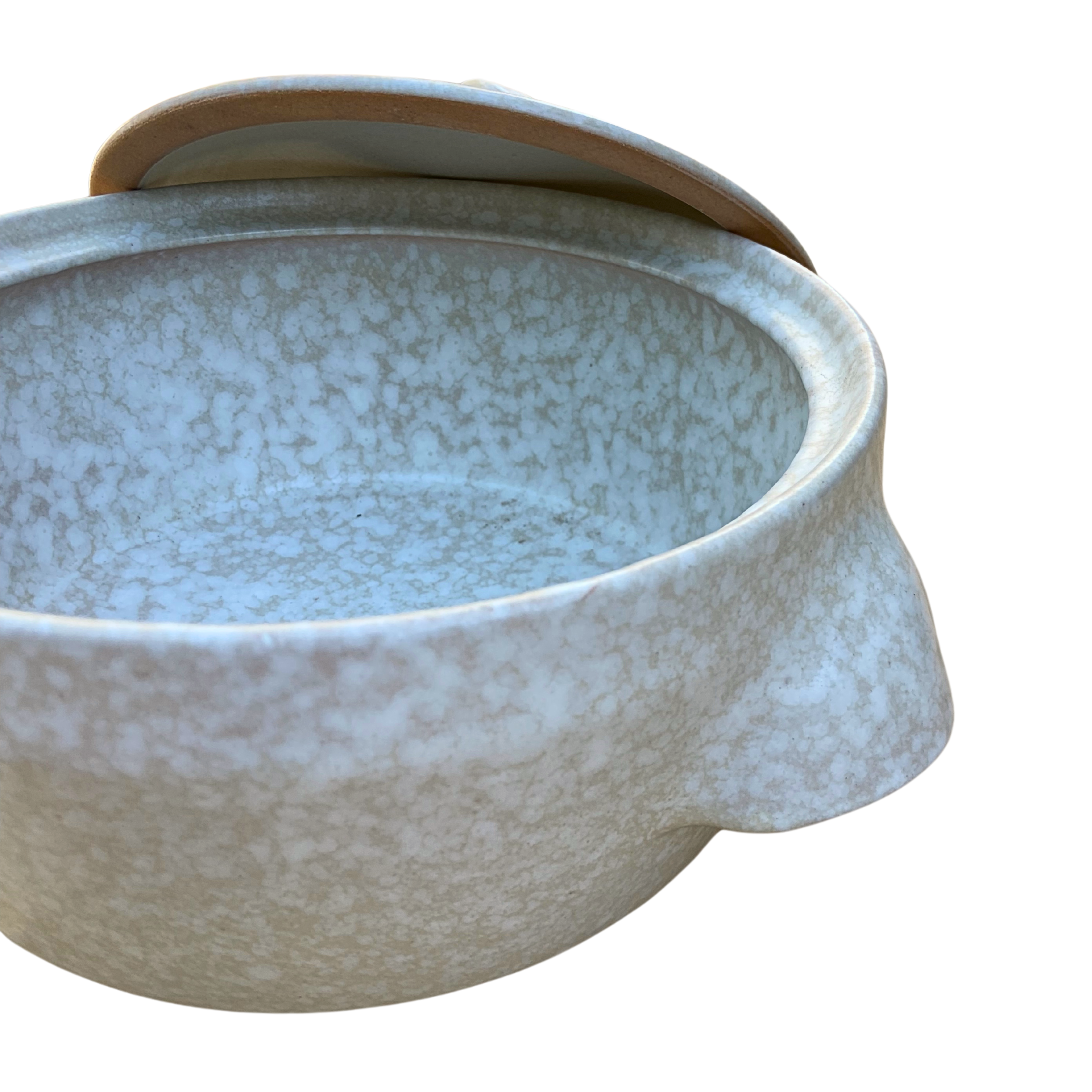 Handmade ceramic casserole dish in neutral tones from Etcha’s artisan tableware collection.