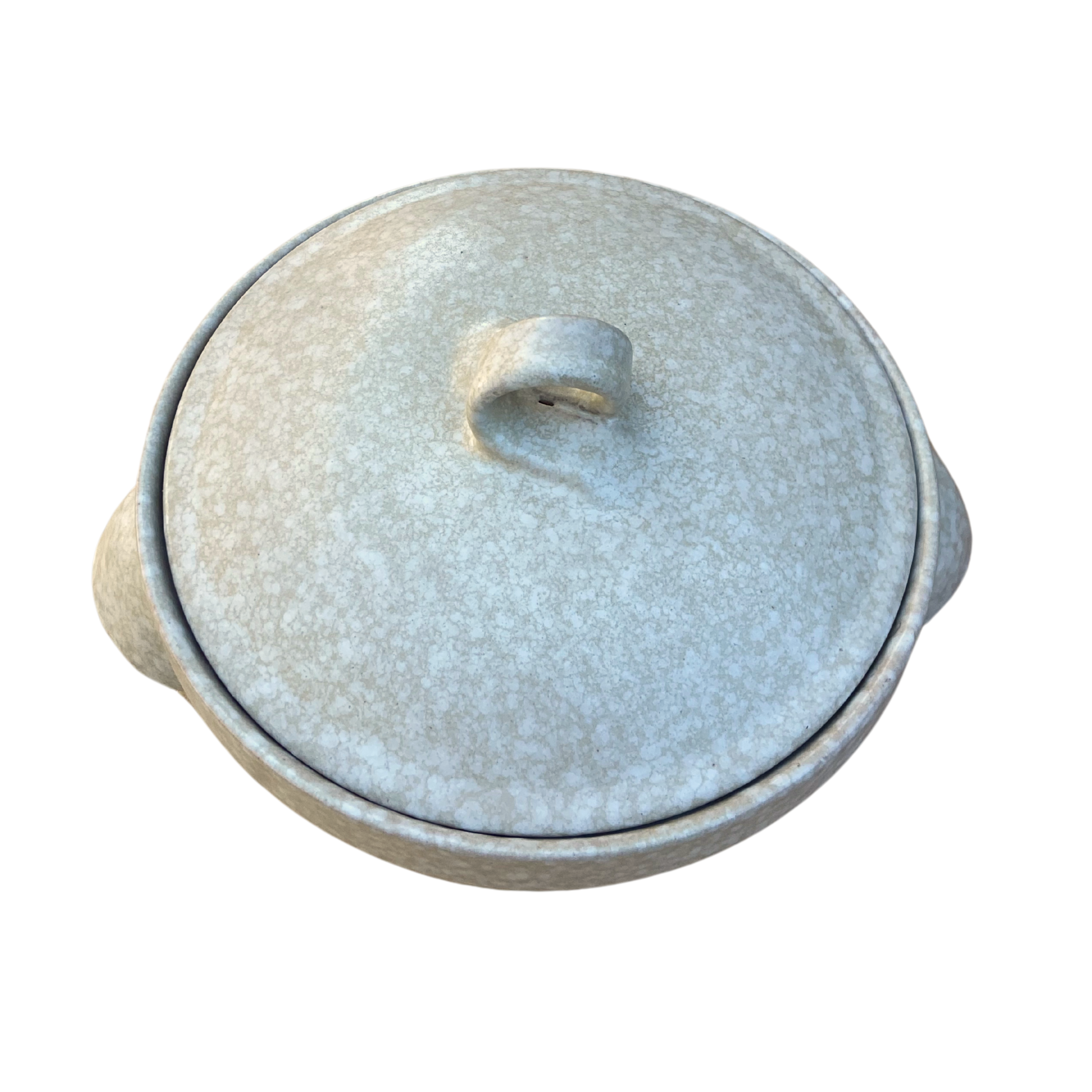 Handmade ceramic casserole dish in neutral tones from Etcha’s artisan tableware collection.