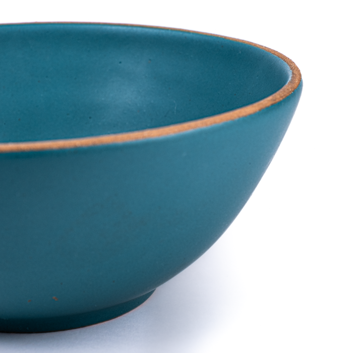 Small Bowl | Green Matte
Handcrafted small stoneware bowl ideal for serving dips, sauces, or individual soups