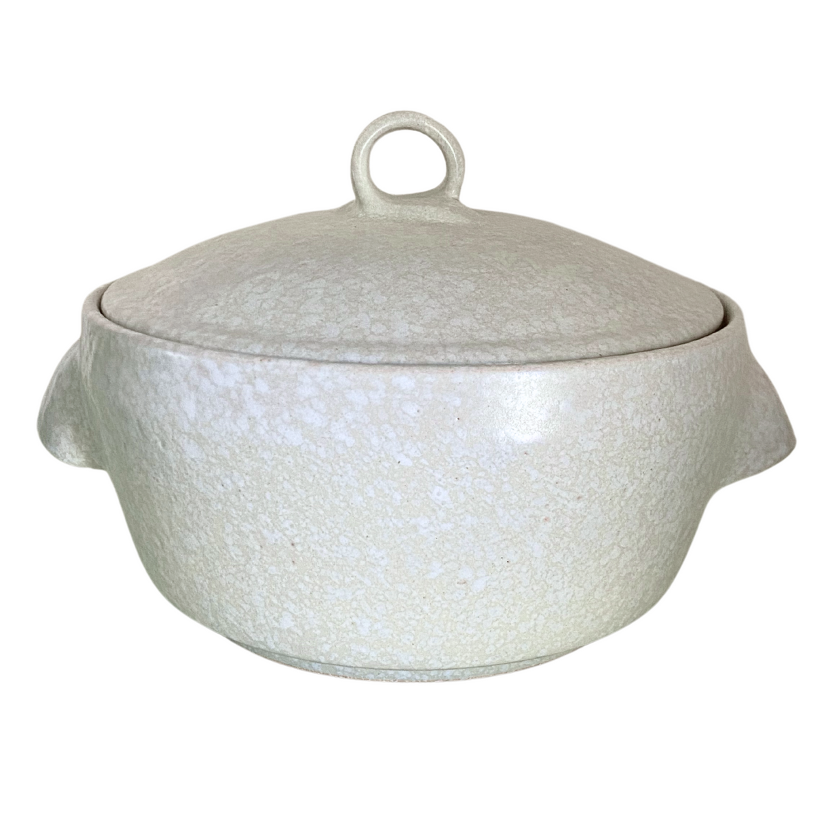 Handmade ceramic casserole dish in neutral tones from Etcha’s artisan tableware collection.