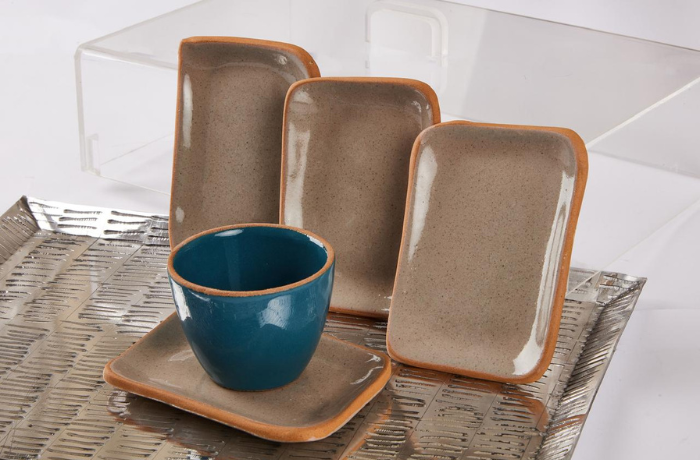 Platter Mania (5-in-1) | The H Edition
Platter Mania Deluxe Bundle with handcrafted stoneware platters, mini-bowls, aluminum trays, and plexiglass covers