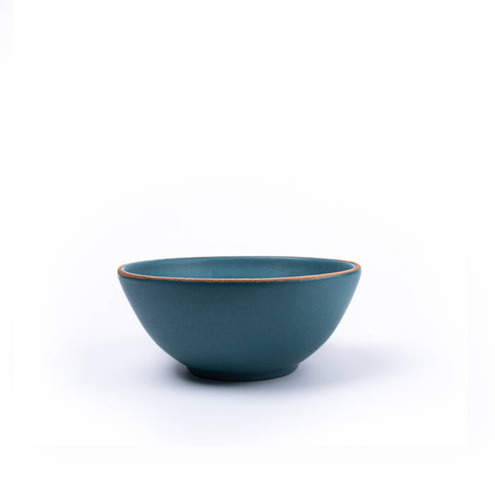 Small Bowl | Green Matte
Handcrafted small stoneware bowl ideal for serving dips, sauces, or individual soups
